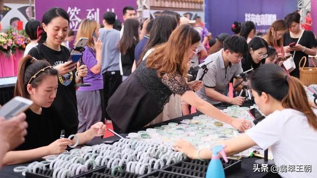 玉器批发市场哪里最便宜平州翡翠手镯批发厂家-第7张图片-翡翠网 玉器批发市场哪里最便宜平州翡翠手镯批发厂家-第7张图片-翡翠网