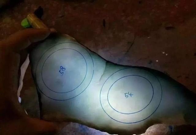 冰种翡翠贵吗正冰种翡翠原石切片-第2张图片-翡翠网 冰种翡翠贵吗正冰种翡翠原石切片-第2张图片-翡翠网