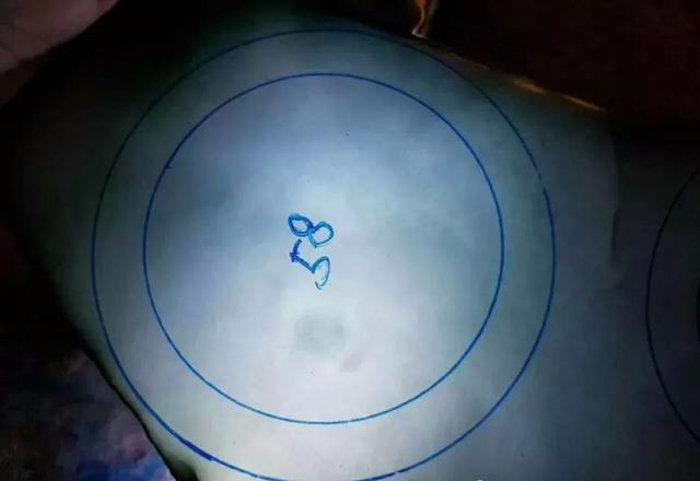 冰种翡翠贵吗正冰种翡翠原石切片-第4张图片-翡翠网 冰种翡翠贵吗正冰种翡翠原石切片-第4张图片-翡翠网