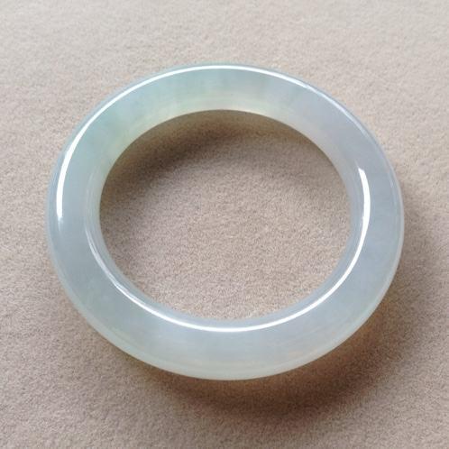 强光手电如何鉴定翡翠手镯照翡翠原石强光手电哪里有卖的-第3张图片-翡翠网 强光手电如何鉴定翡翠手镯照翡翠原石强光手电哪里有卖的-第3张图片-翡翠网