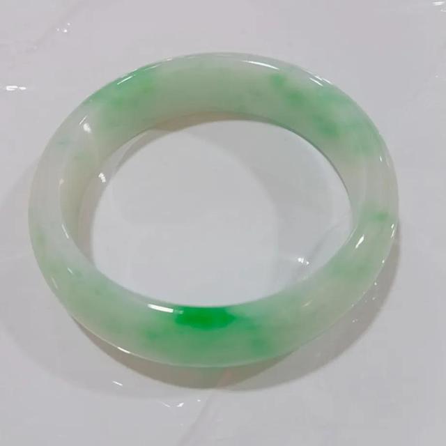 翡翠手镯描银是什么物质,怎么养翡翠镯子-第2张图片-翡翠网