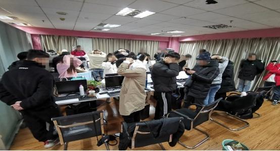 翡翠原石哪个坑口的好,三亚翡翠原石哪里收购-第3张图片-翡翠网 翡翠原石哪个坑口的好,三亚翡翠原石哪里收购-第3张图片-翡翠网