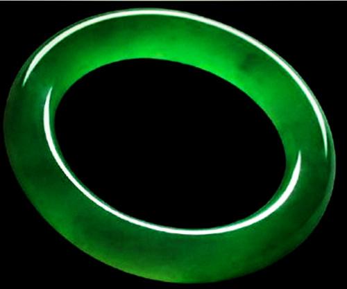 帝王绿翡翠挂件价格及图片,帝王绿玻璃种翡翠手镯价格-第3张图片-翡翠网