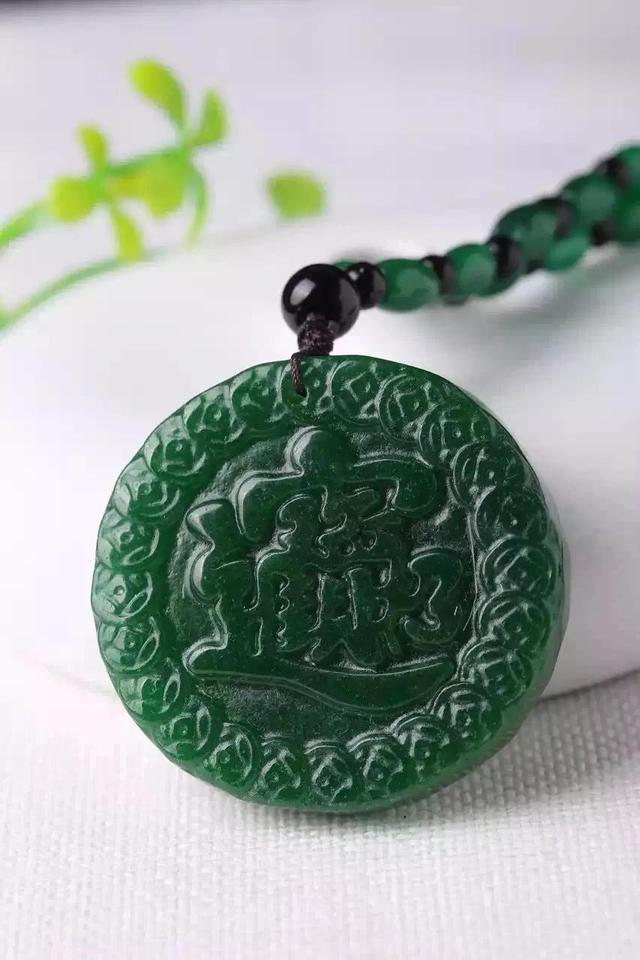 翡翠原石打灯荧光图解翡翠原石入门-第1张图片-翡翠网 翡翠原石打灯荧光图解翡翠原石入门-第1张图片-翡翠网