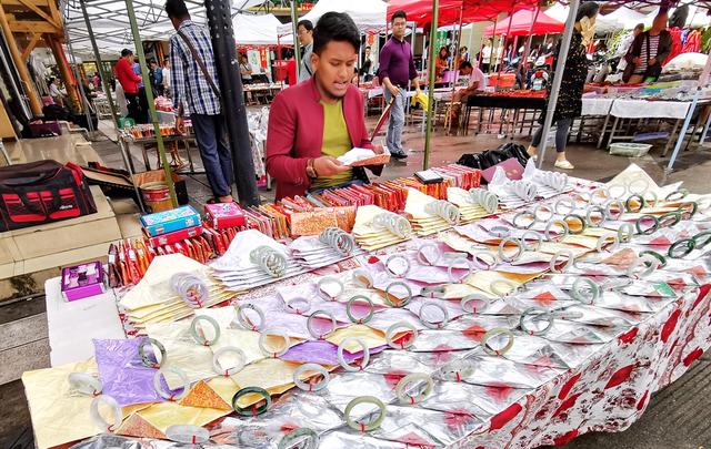 缅甸人戴翡翠手镯吗,糯种翡翠戴久了-第2张图片-翡翠网 缅甸人戴翡翠手镯吗,糯种翡翠戴久了-第2张图片-翡翠网