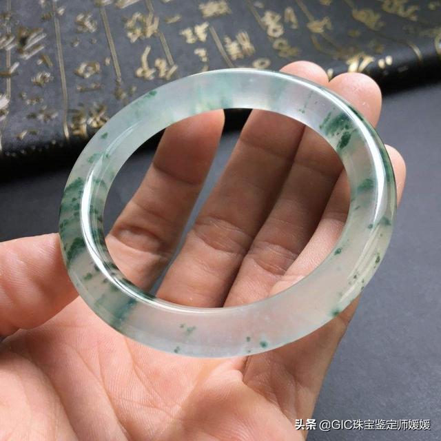 翡翠手镯的形状,翡翠手镯12种颜色-第1张图片-翡翠网 翡翠手镯的形状,翡翠手镯12种颜色-第1张图片-翡翠网