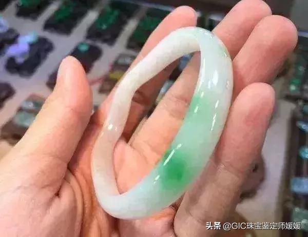 翡翠手镯的形状,翡翠手镯12种颜色-第3张图片-翡翠网 翡翠手镯的形状,翡翠手镯12种颜色-第3张图片-翡翠网