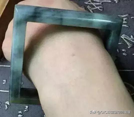 翡翠手镯的形状,翡翠手镯12种颜色-第4张图片-翡翠网 翡翠手镯的形状,翡翠手镯12种颜色-第4张图片-翡翠网