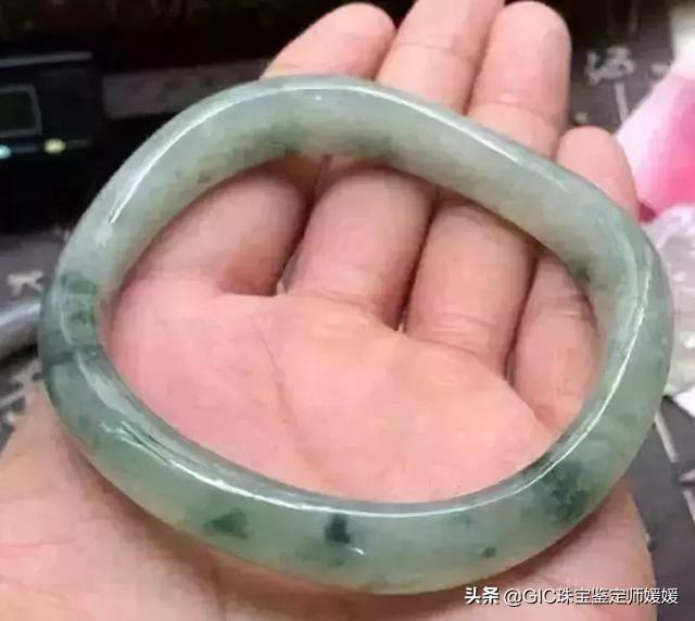 翡翠手镯的形状,翡翠手镯12种颜色-第5张图片-翡翠网 翡翠手镯的形状,翡翠手镯12种颜色-第5张图片-翡翠网