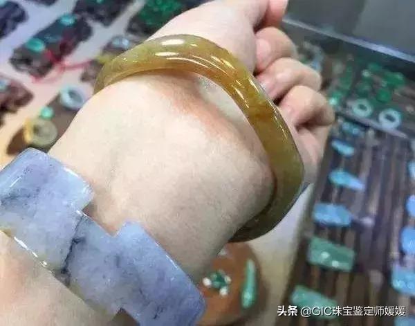翡翠手镯的形状,翡翠手镯12种颜色-第7张图片-翡翠网 翡翠手镯的形状,翡翠手镯12种颜色-第7张图片-翡翠网