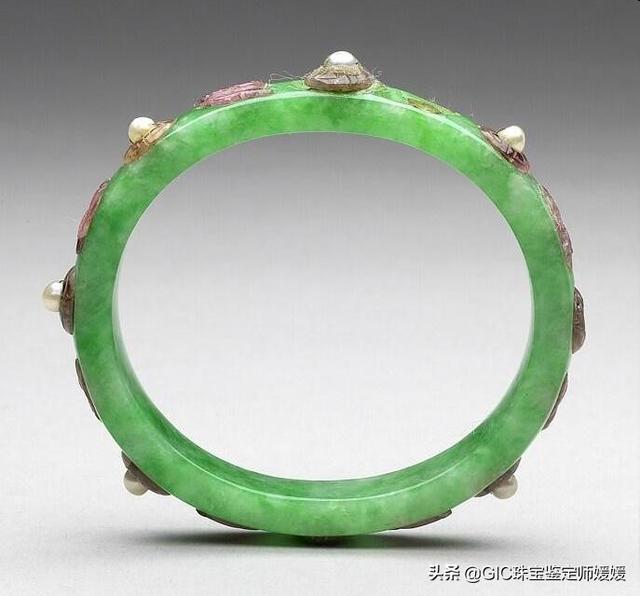 翡翠手镯的形状,翡翠手镯12种颜色-第8张图片-翡翠网 翡翠手镯的形状,翡翠手镯12种颜色-第8张图片-翡翠网