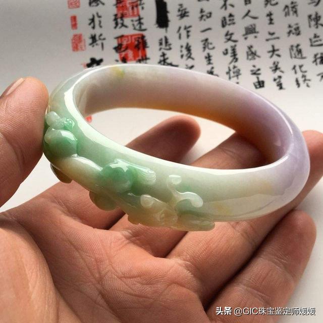 翡翠手镯的形状,翡翠手镯12种颜色-第10张图片-翡翠网 翡翠手镯的形状,翡翠手镯12种颜色-第10张图片-翡翠网