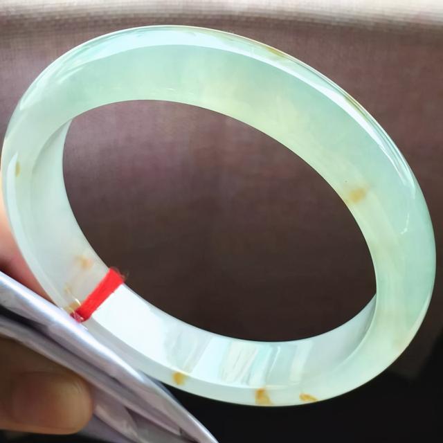 雕花玉镯图案说法,翡翠雕花手镯-第11张图片-翡翠网 雕花玉镯图案说法,翡翠雕花手镯-第11张图片-翡翠网