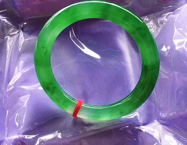 雕花玉镯图案说法,翡翠雕花手镯-第17张图片-翡翠网 雕花玉镯图案说法,翡翠雕花手镯-第17张图片-翡翠网