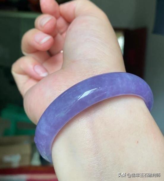 几百元的圆条翡翠手镯,几百能买到翡翠手镯吗-第17张图片-翡翠网 几百元的圆条翡翠手镯,几百能买到翡翠手镯吗-第17张图片-翡翠网