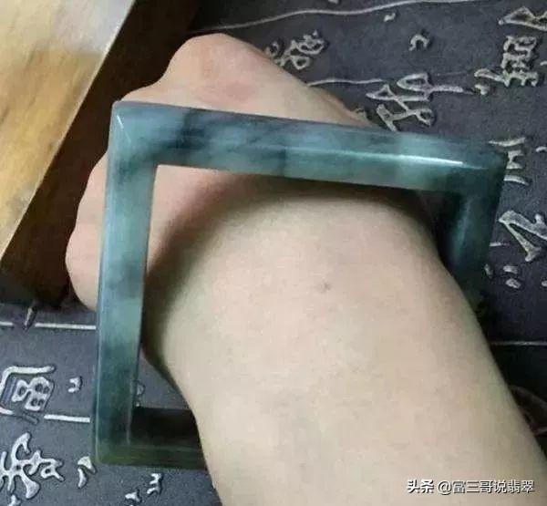 翡翠圆条是什么镯,翡翠手镯内圈圆-第3张图片-翡翠网 翡翠圆条是什么镯,翡翠手镯内圈圆-第3张图片-翡翠网