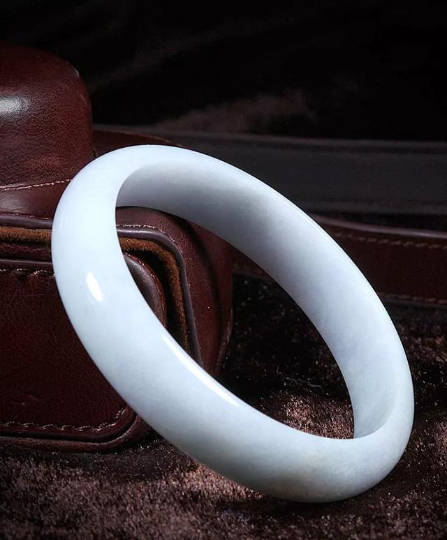 不透明的玉有价值吗翡翠手镯无色不透明-第7张图片-翡翠网 不透明的玉有价值吗翡翠手镯无色不透明-第7张图片-翡翠网