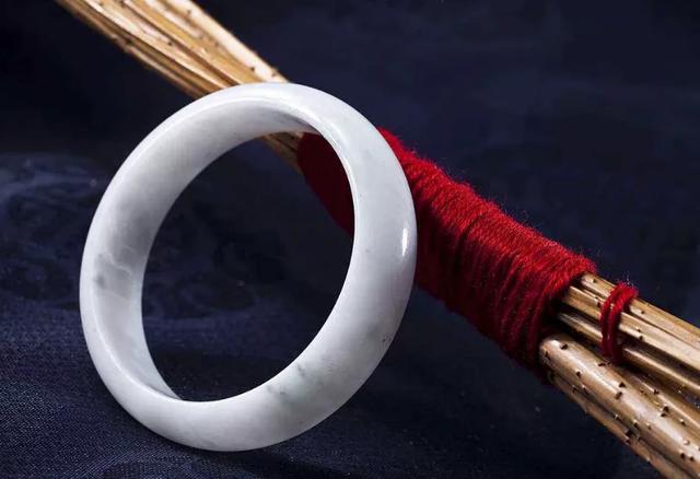 不透明的玉有价值吗翡翠手镯无色不透明-第11张图片-翡翠网 不透明的玉有价值吗翡翠手镯无色不透明-第11张图片-翡翠网