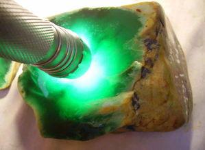 上等的翡翠手镯图片上等翡翠手镯多少钱-第1张图片-翡翠网