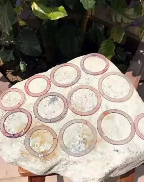 糯种翡翠手镯,冰花翡翠手镯-第3张图片-翡翠网 糯种翡翠手镯,冰花翡翠手镯-第3张图片-翡翠网