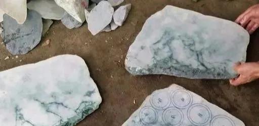 糯种翡翠手镯,冰花翡翠手镯-第6张图片-翡翠网 糯种翡翠手镯,冰花翡翠手镯-第6张图片-翡翠网