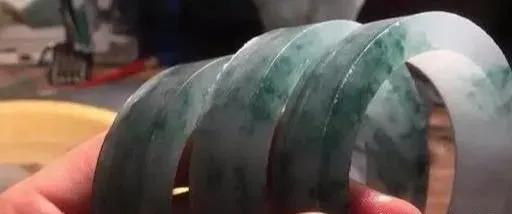 糯种翡翠手镯,冰花翡翠手镯-第8张图片-翡翠网 糯种翡翠手镯,冰花翡翠手镯-第8张图片-翡翠网