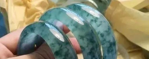 糯种翡翠手镯,冰花翡翠手镯-第9张图片-翡翠网 糯种翡翠手镯,冰花翡翠手镯-第9张图片-翡翠网