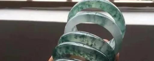 糯种翡翠手镯,冰花翡翠手镯-第11张图片-翡翠网 糯种翡翠手镯,冰花翡翠手镯-第11张图片-翡翠网