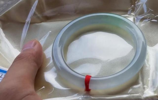 缅甸翡翠手镯,人工染色翡翠图片鉴别方法-第7张图片-翡翠网 缅甸翡翠手镯,人工染色翡翠图片鉴别方法-第7张图片-翡翠网