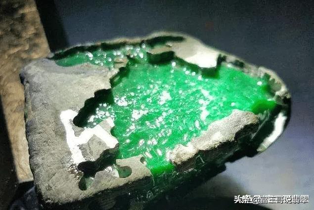 翡翠毛料原石缅甸翡翠原石交易技巧-第2张图片-翡翠网 翡翠毛料原石缅甸翡翠原石交易技巧-第2张图片-翡翠网