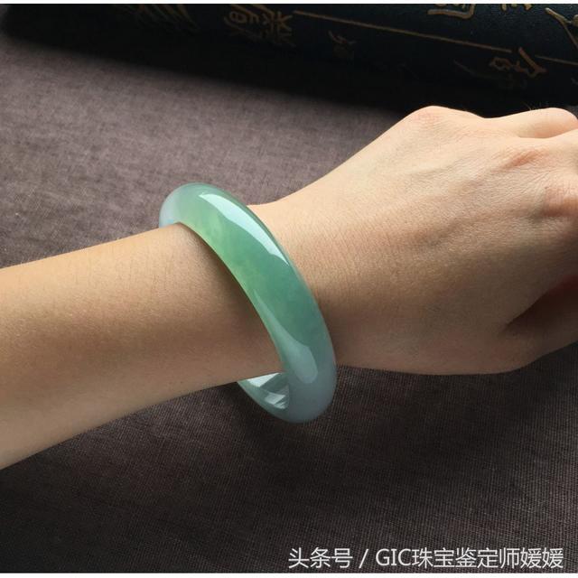 给妈妈买翡翠手镯好吗买翡翠手镯去哪买-第3张图片-翡翠网
