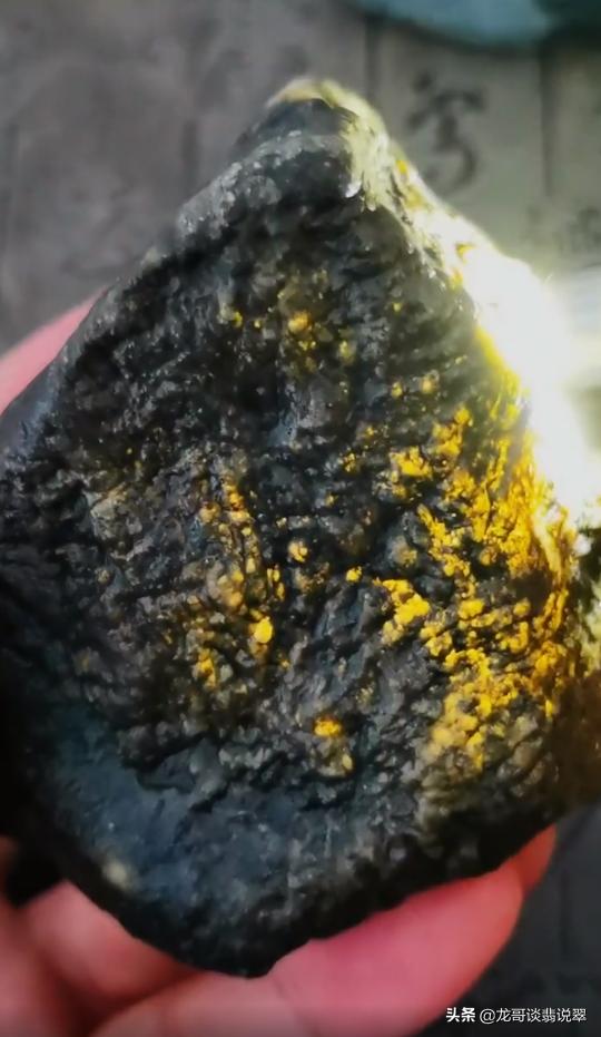 翡翠老树皮原石,翡翠老树皮原石图片-第2张图片-翡翠网 翡翠老树皮原石,翡翠老树皮原石图片-第2张图片-翡翠网