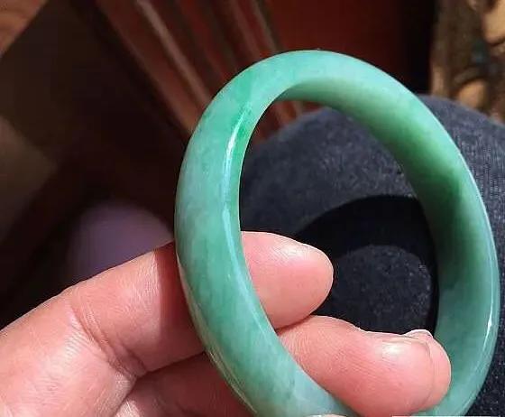 通灵翡翠手镯,木纳种翡翠和莫西沙哪种好-第4张图片-翡翠网 通灵翡翠手镯,木纳种翡翠和莫西沙哪种好-第4张图片-翡翠网