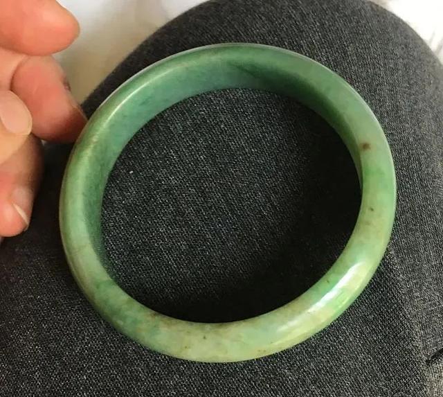 通灵翡翠手镯,木纳种翡翠和莫西沙哪种好-第11张图片-翡翠网 通灵翡翠手镯,木纳种翡翠和莫西沙哪种好-第11张图片-翡翠网