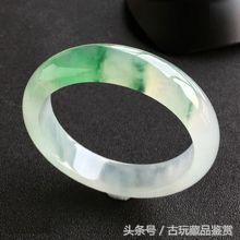 冰种翡翠浮棉晶浮翡翠手镯-第4张图片-翡翠网 冰种翡翠浮棉晶浮翡翠手镯-第4张图片-翡翠网