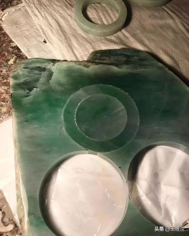 冰玻飘色翡翠原石图片,翡翠哪种最好-第6张图片-翡翠网 冰玻飘色翡翠原石图片,翡翠哪种最好-第6张图片-翡翠网