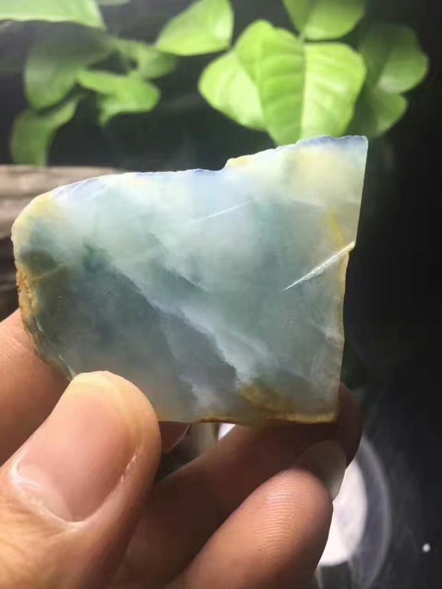 翡翠手镯内部有石纹翡翠手镯上面有石纹-第2张图片-翡翠网 翡翠手镯内部有石纹翡翠手镯上面有石纹-第2张图片-翡翠网