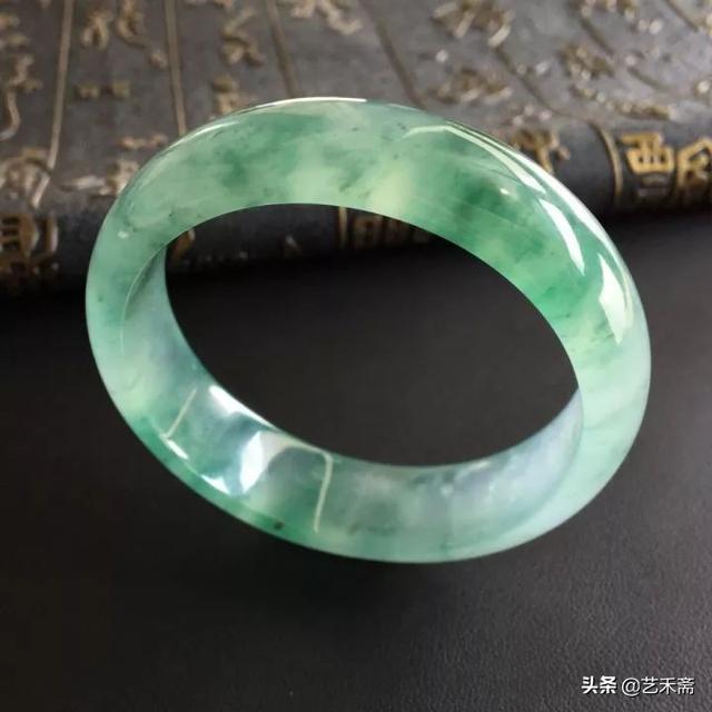 翡翠镯子的价位,翡翠手镯极品价格-第2张图片-翡翠网 翡翠镯子的价位,翡翠手镯极品价格-第2张图片-翡翠网