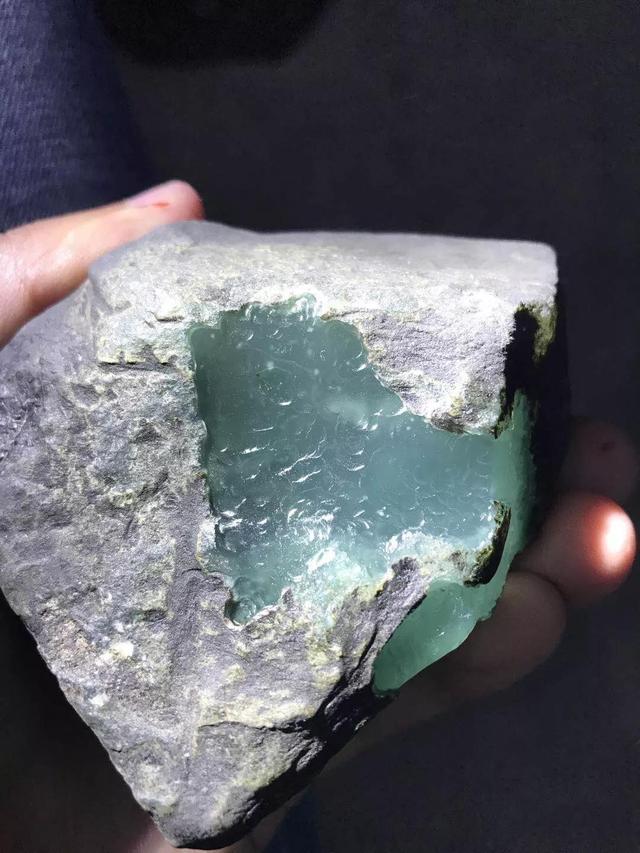 晴水翡翠原石图片,玻璃种翡翠图片-第3张图片-翡翠网 晴水翡翠原石图片,玻璃种翡翠图片-第3张图片-翡翠网