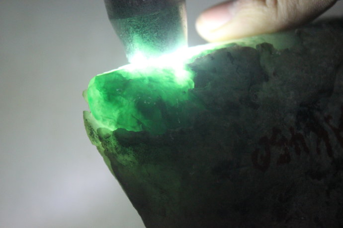 翡翠危料是什么意思翡翠料价格和图片-第2张图片-翡翠网 翡翠危料是什么意思翡翠料价格和图片-第2张图片-翡翠网