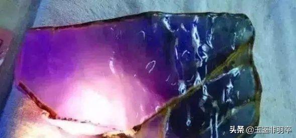 翡翠原石在哪里2亿玻璃底翡翠原石-第3张图片-翡翠网 翡翠原石在哪里2亿玻璃底翡翠原石-第3张图片-翡翠网
