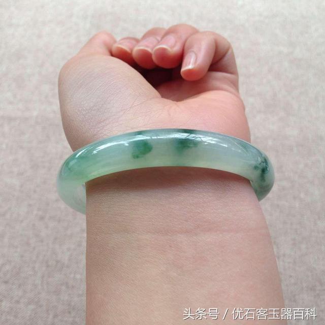 几百块钱的玉有灵性吗,冬天能戴翡翠手镯吗-第4张图片-翡翠网 几百块钱的玉有灵性吗,冬天能戴翡翠手镯吗-第4张图片-翡翠网