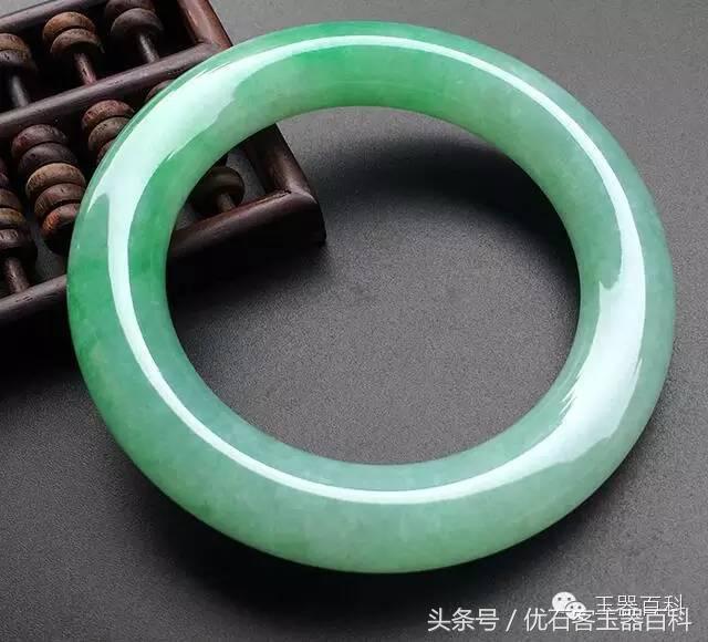 几百块钱的玉有灵性吗,冬天能戴翡翠手镯吗-第7张图片-翡翠网 几百块钱的玉有灵性吗,冬天能戴翡翠手镯吗-第7张图片-翡翠网