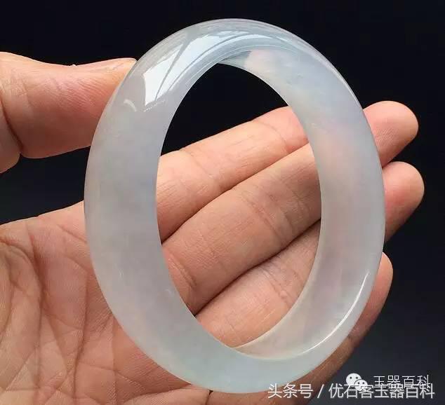 几百块钱的玉有灵性吗,冬天能戴翡翠手镯吗-第14张图片-翡翠网 几百块钱的玉有灵性吗,冬天能戴翡翠手镯吗-第14张图片-翡翠网