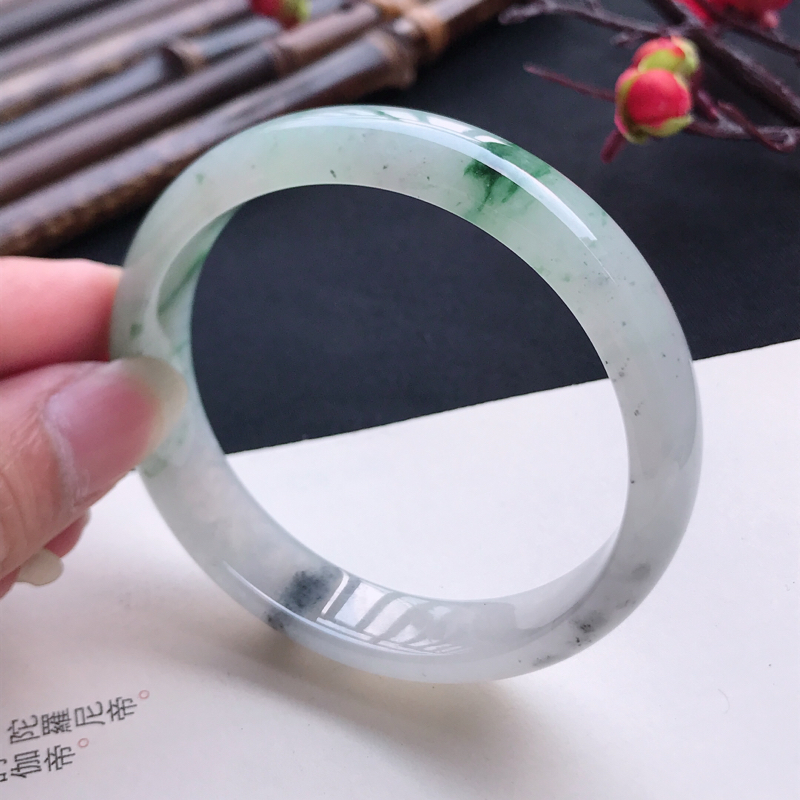 翡翠飘乌鸡花有假手镯吗怎么分辨翡翠手镯真假-第1张图片-翡翠网
