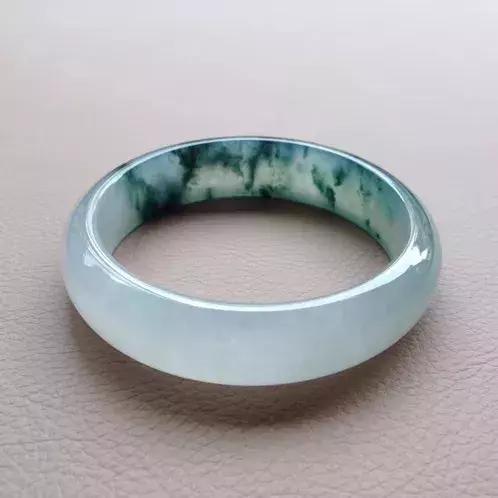 翡翠镯子鉴别翡翠玉石手镯有几种-第9张图片-翡翠网 翡翠镯子鉴别翡翠玉石手镯有几种-第9张图片-翡翠网