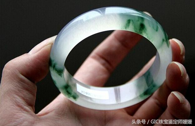 带了几十年的翡翠手镯,手围变大翡翠手镯取不下来-第2张图片-翡翠网