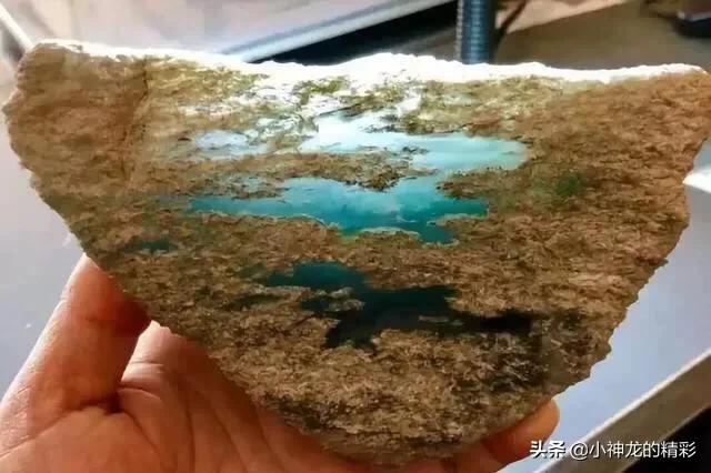 蓝水翡翠和危料,翡翠原石切出蓝冰料-第1张图片-翡翠网 蓝水翡翠和危料,翡翠原石切出蓝冰料-第1张图片-翡翠网