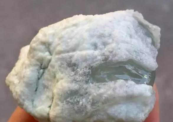 小块的翡翠原石直接戴好吗,翡翠原石哪有-第2张图片-翡翠网 小块的翡翠原石直接戴好吗,翡翠原石哪有-第2张图片-翡翠网