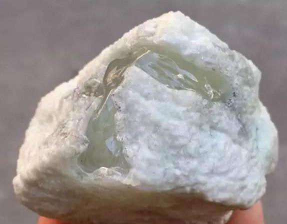 小块的翡翠原石直接戴好吗,翡翠原石哪有-第3张图片-翡翠网 小块的翡翠原石直接戴好吗,翡翠原石哪有-第3张图片-翡翠网